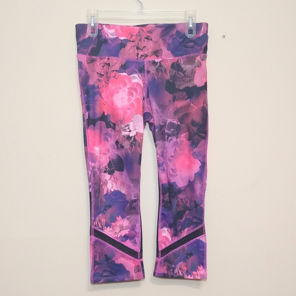 🌹Xersion Fitted Pink, Purple, and Black Floral Yoga 3/4th Length Legging M - Picture 1 of 7